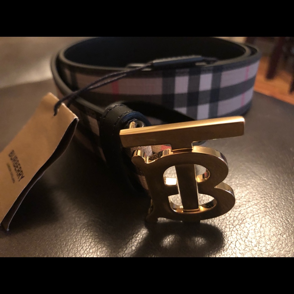 Brand New Burberry Belt !!! Too Small can not fit .